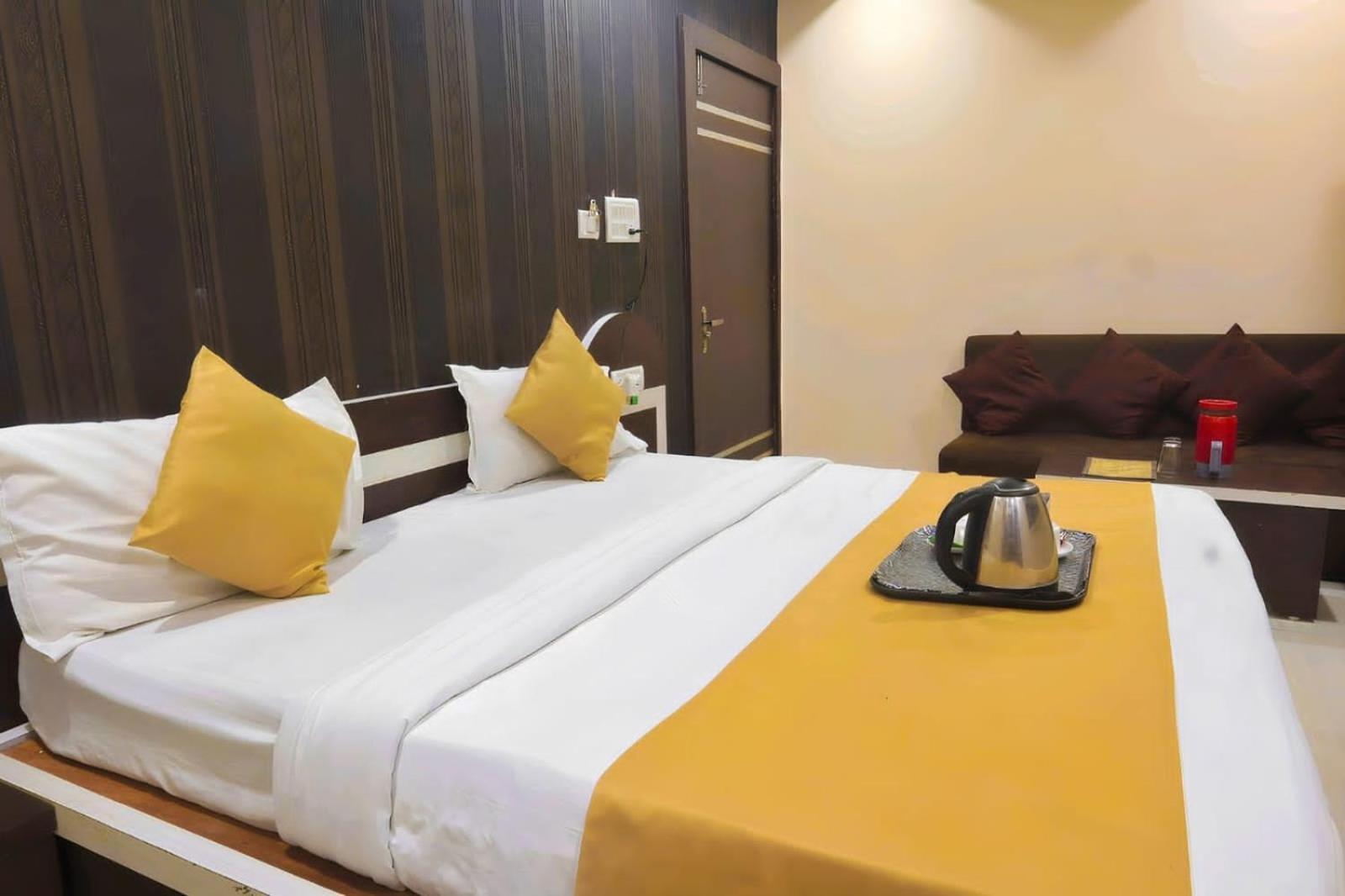 Hotel R K Palace โบปาล ภายนอก รูปภาพ